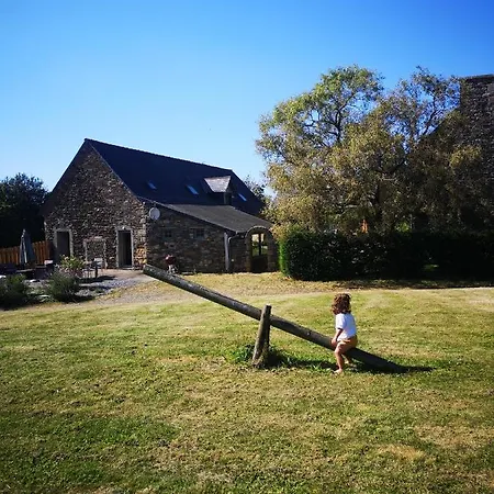 Le Domaine De Coat Rogan, Le De 10 Personnes Holiday home Pommerit-Jaudy